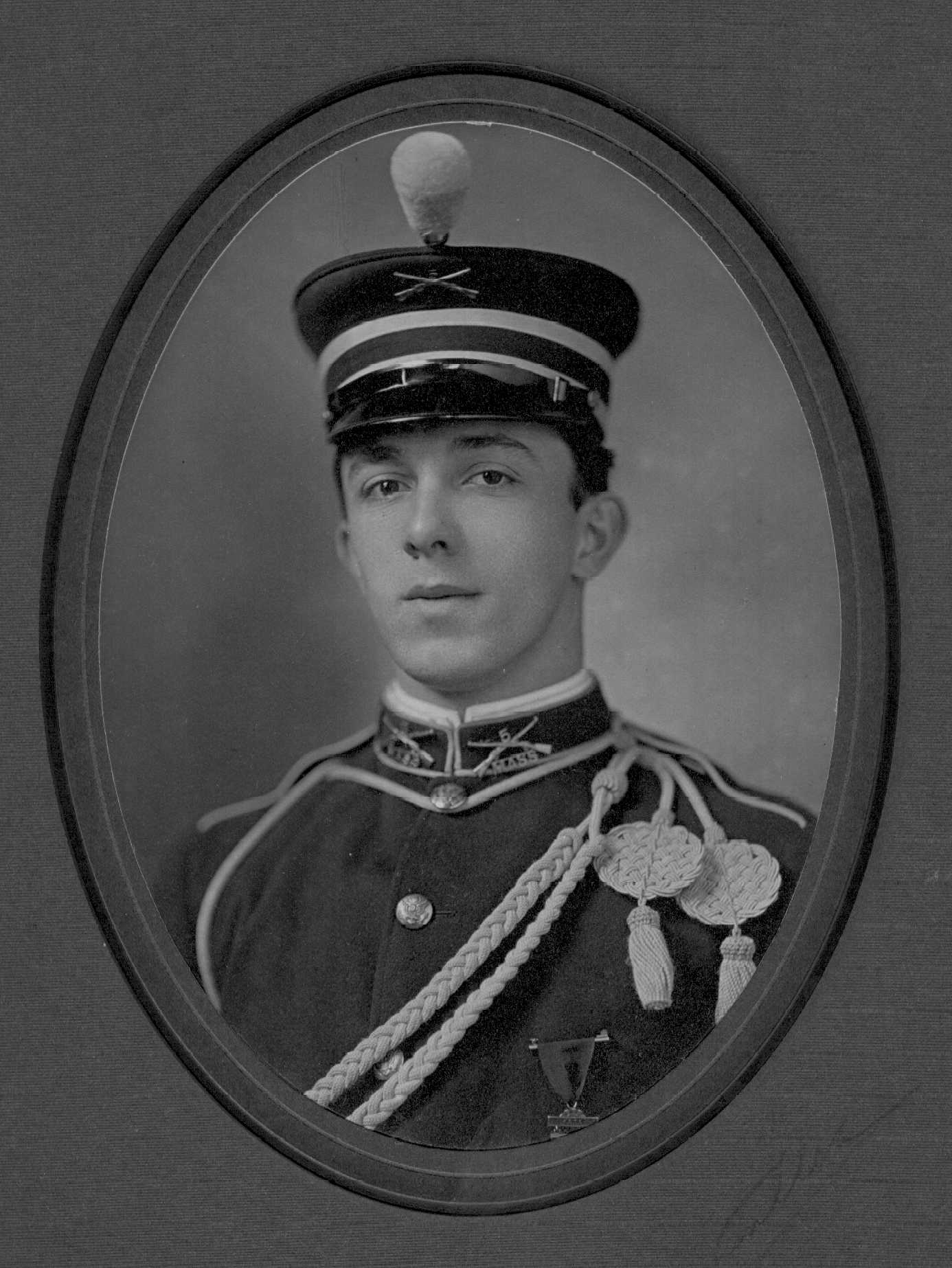 Portrait de militaire: Portrait en habit d'apparrat de la 5ème armée du Massachussets. Portrait de militaire: Portrait en habit d'apparrat de la 5ème armée du Massachussets.