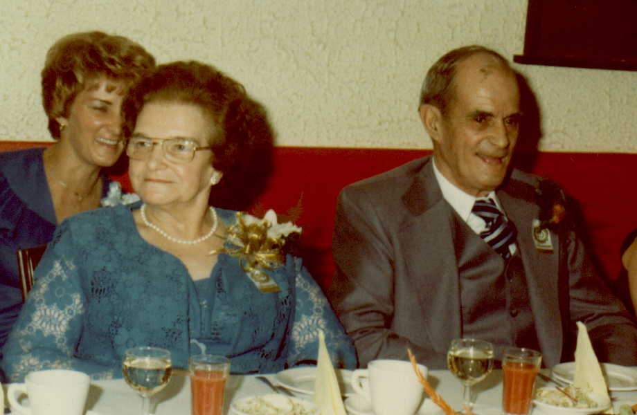 50e d'Adélard et Julienne: Photo du cinquantième anniversaire de mariage d'Adélard et Julienne Gouin 50e d'Adélard et Julienne: Photo du cinquantième anniversaire de mariage d'Adélard et Julienne Gouin