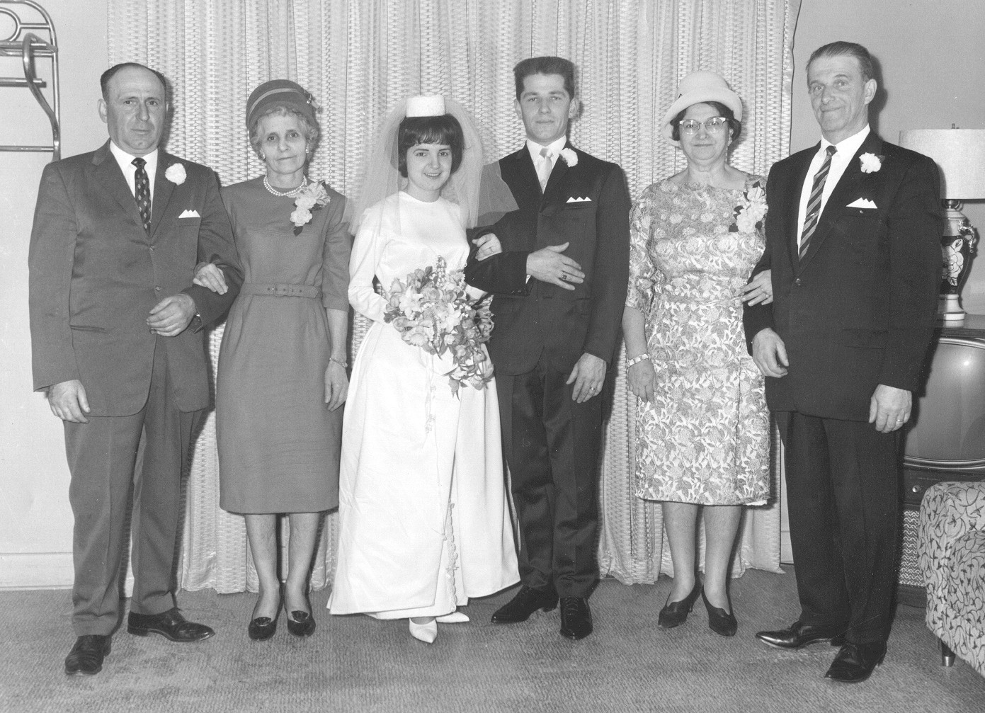 Photo de mariage: époux et parents Photo de mariage: époux et parents